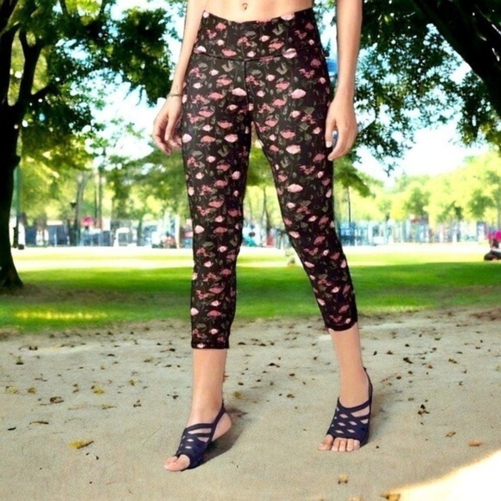FABLETICS Salar Rose Romance Capri Leggings Sz M Floral Black Pink Green Workout